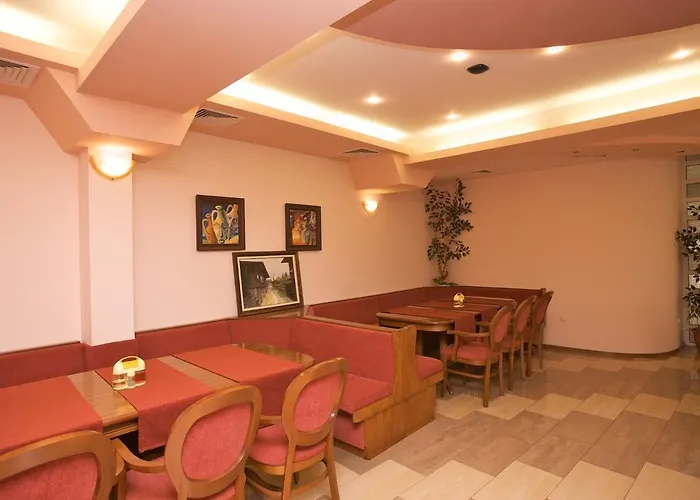 Готель семеен елена палас 2*