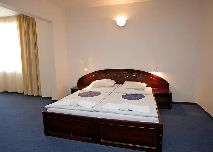 Готель семеен елена палас