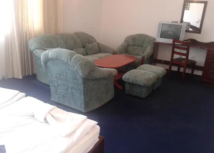 Готель семеен елена палас 2*